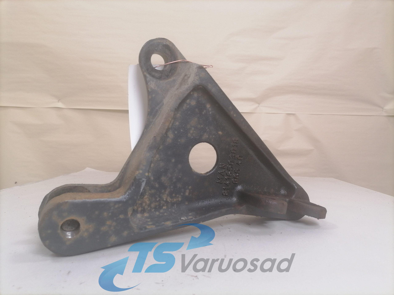 MAN Bummmmper bracket 81416503018 - Buferis - Kravas automašīna: foto 2 MAN Bummmmper bracket 81416503018 - Buferis - Kravas automašīna: foto 2