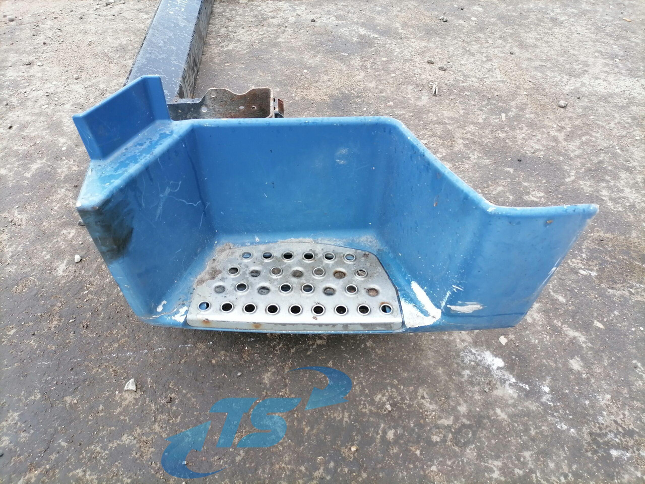 MAN Bumper 81416505009 - Buferis - Kravas automašīna: foto 5 MAN Bumper 81416505009 - Buferis - Kravas automašīna: foto 5