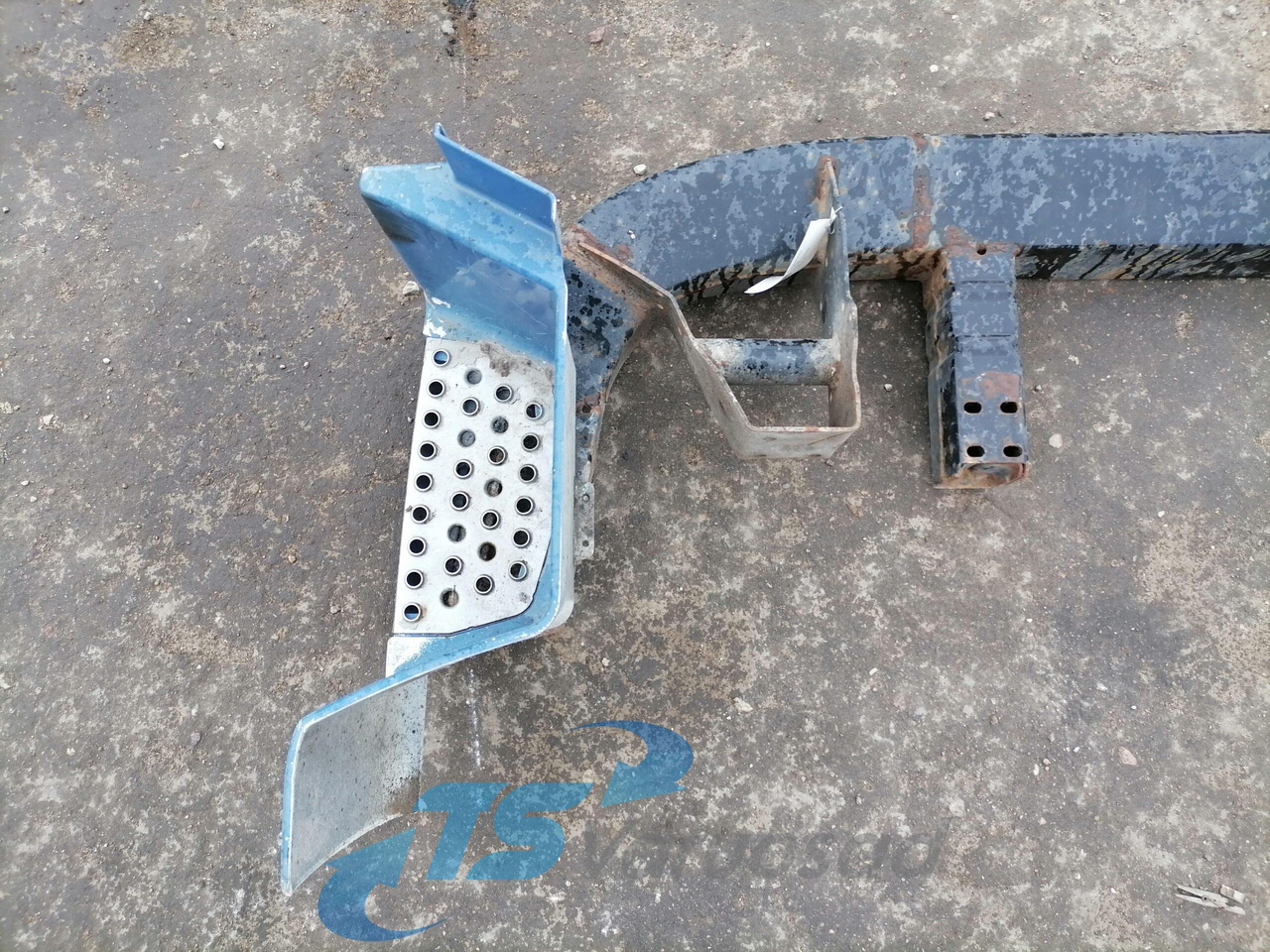 MAN Bumper 81416505009 - Buferis - Kravas automašīna: foto 3 MAN Bumper 81416505009 - Buferis - Kravas automašīna: foto 3