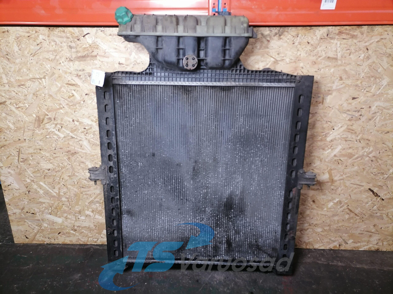 MAN Cooling radiator 81061016477 - Radiators - Kravas automašīna: foto 1 MAN Cooling radiator 81061016477 - Radiators - Kravas automašīna: foto 1