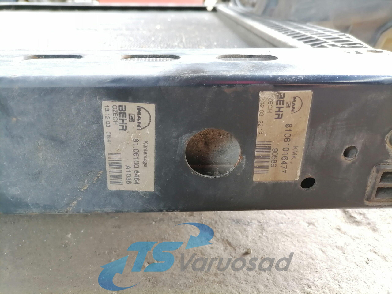 MAN Cooling radiator 81061016512 - Radiators - Kravas automašīna: foto 3 MAN Cooling radiator 81061016512 - Radiators - Kravas automašīna: foto 3