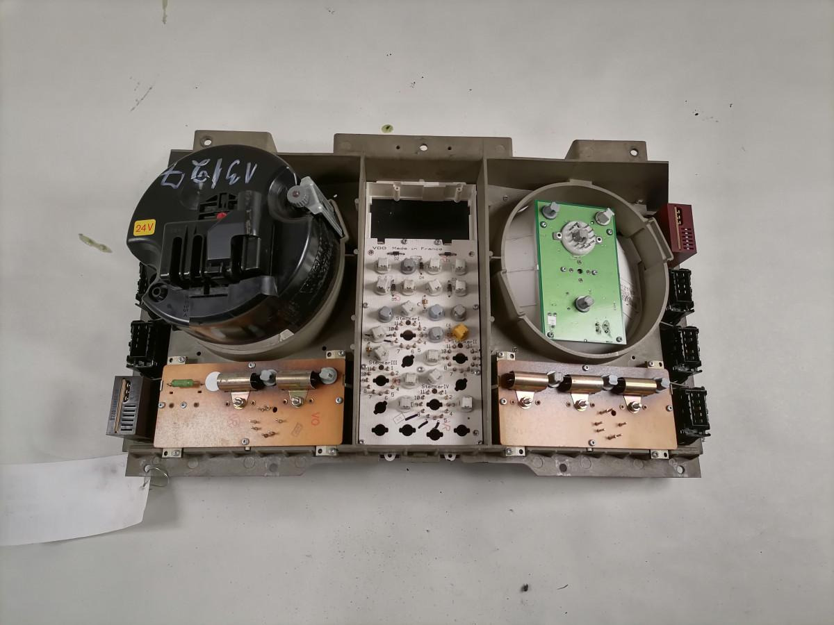 MAN Dashboard 81272026080 - Mērinstrumentu panelis - Kravas automašīna: foto 4 MAN Dashboard 81272026080 - Mērinstrumentu panelis - Kravas automašīna: foto 4