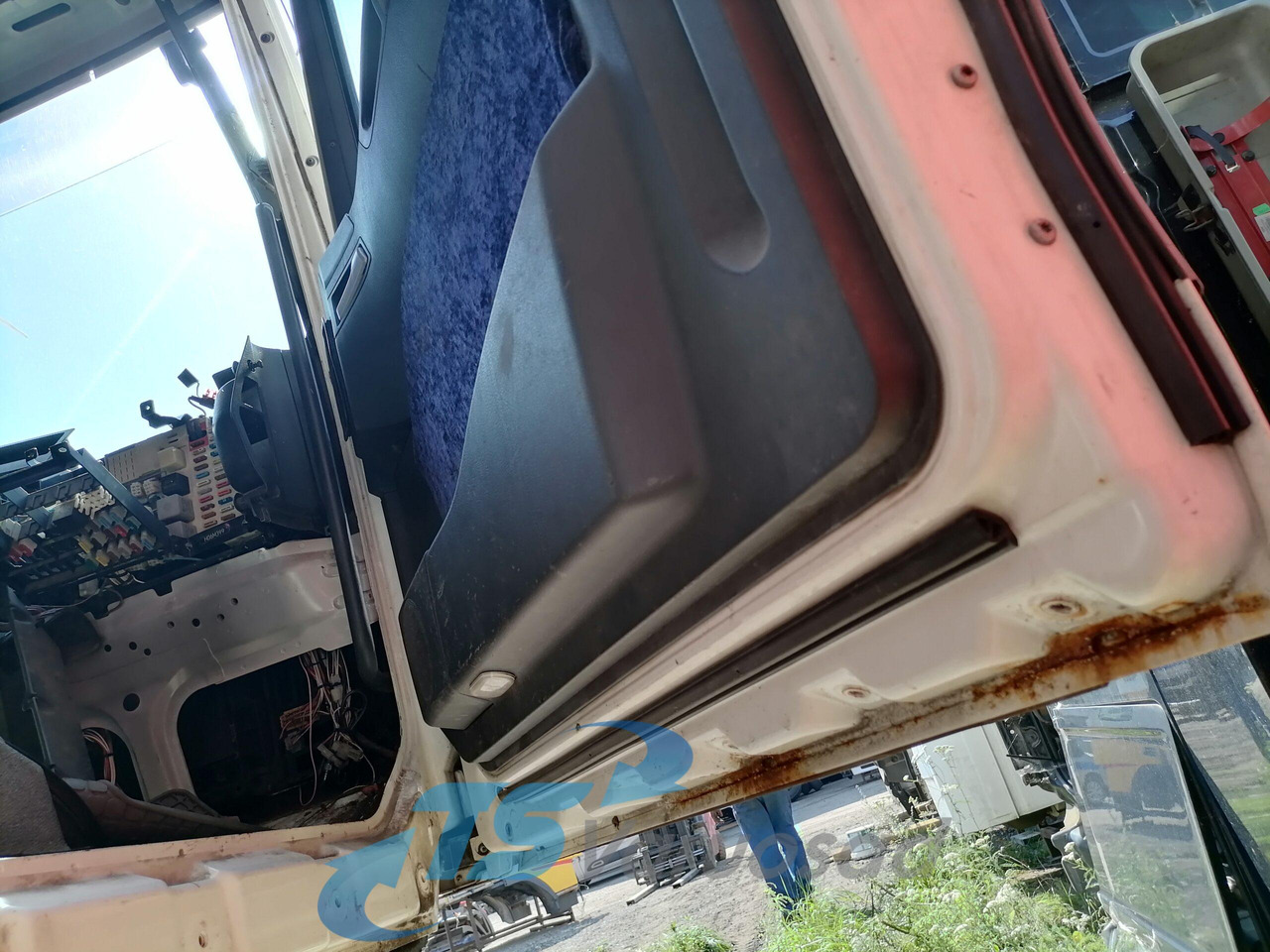 MAN Door 81626004130 - Durvis un rezerves daļas - Kravas automašīna: foto 3 MAN Door 81626004130 - Durvis un rezerves daļas - Kravas automašīna: foto 3