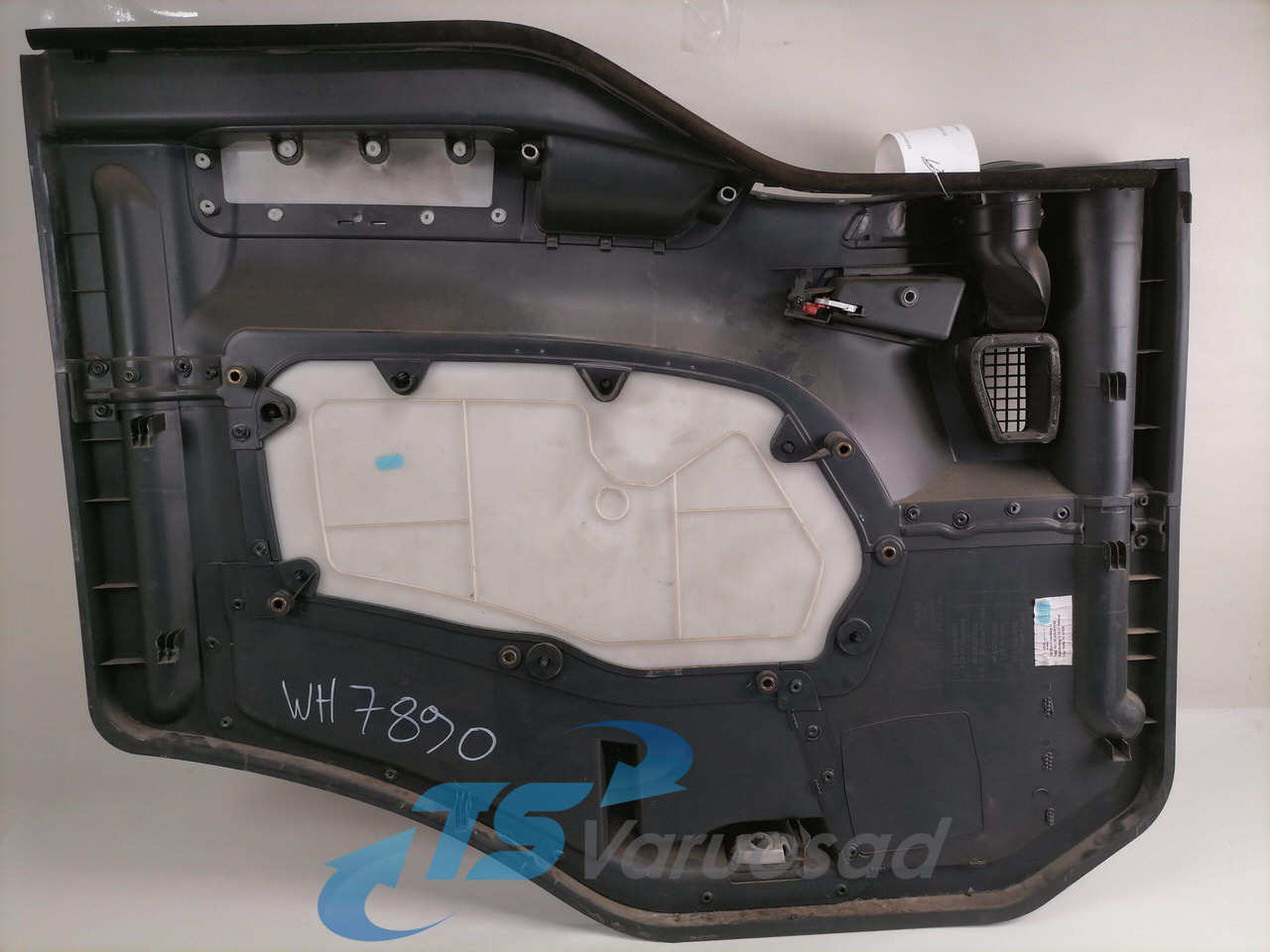 MAN Door trim panel 81626305148 - Durvis un rezerves daļas - Kravas automašīna: foto 2 MAN Door trim panel 81626305148 - Durvis un rezerves daļas - Kravas automašīna: foto 2
