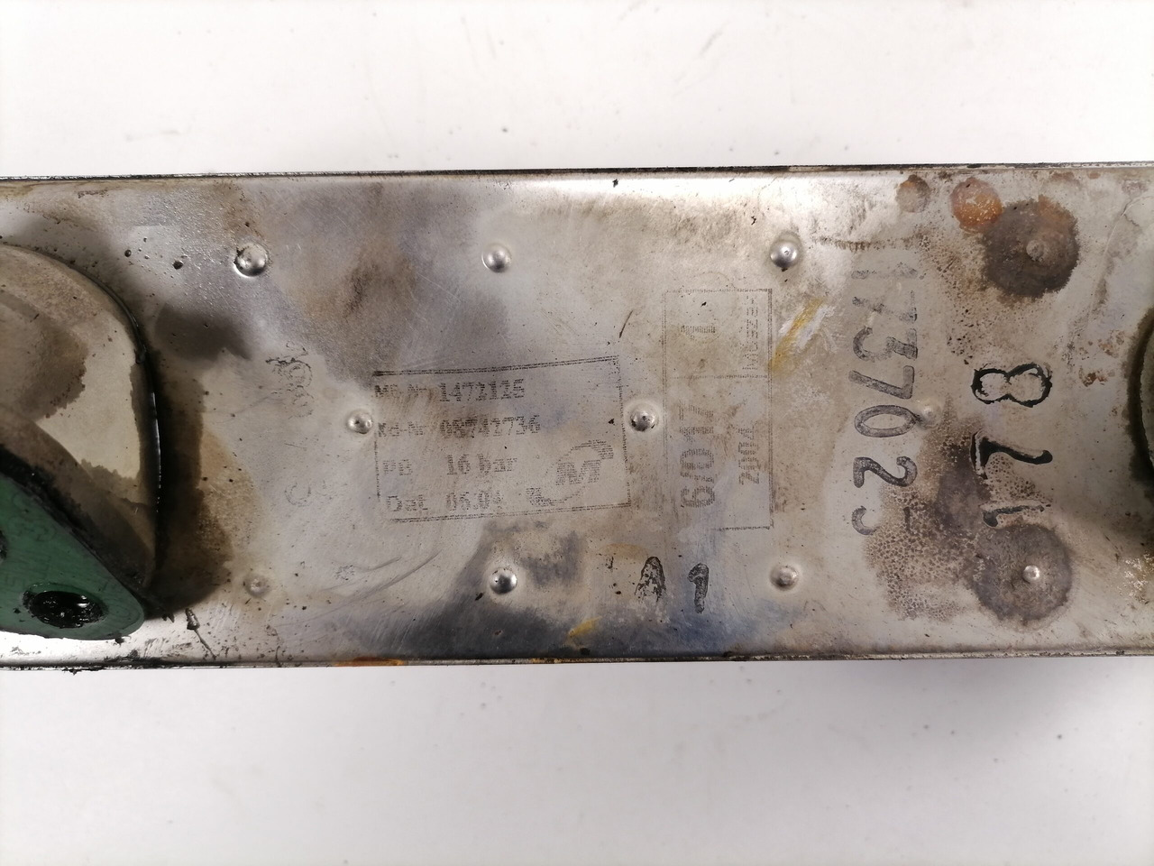 MAN Engine oil cooler 1472125 - Dzinējs un rezerves daļas - Kravas automašīna: foto 2 MAN Engine oil cooler 1472125 - Dzinējs un rezerves daļas - Kravas automašīna: foto 2