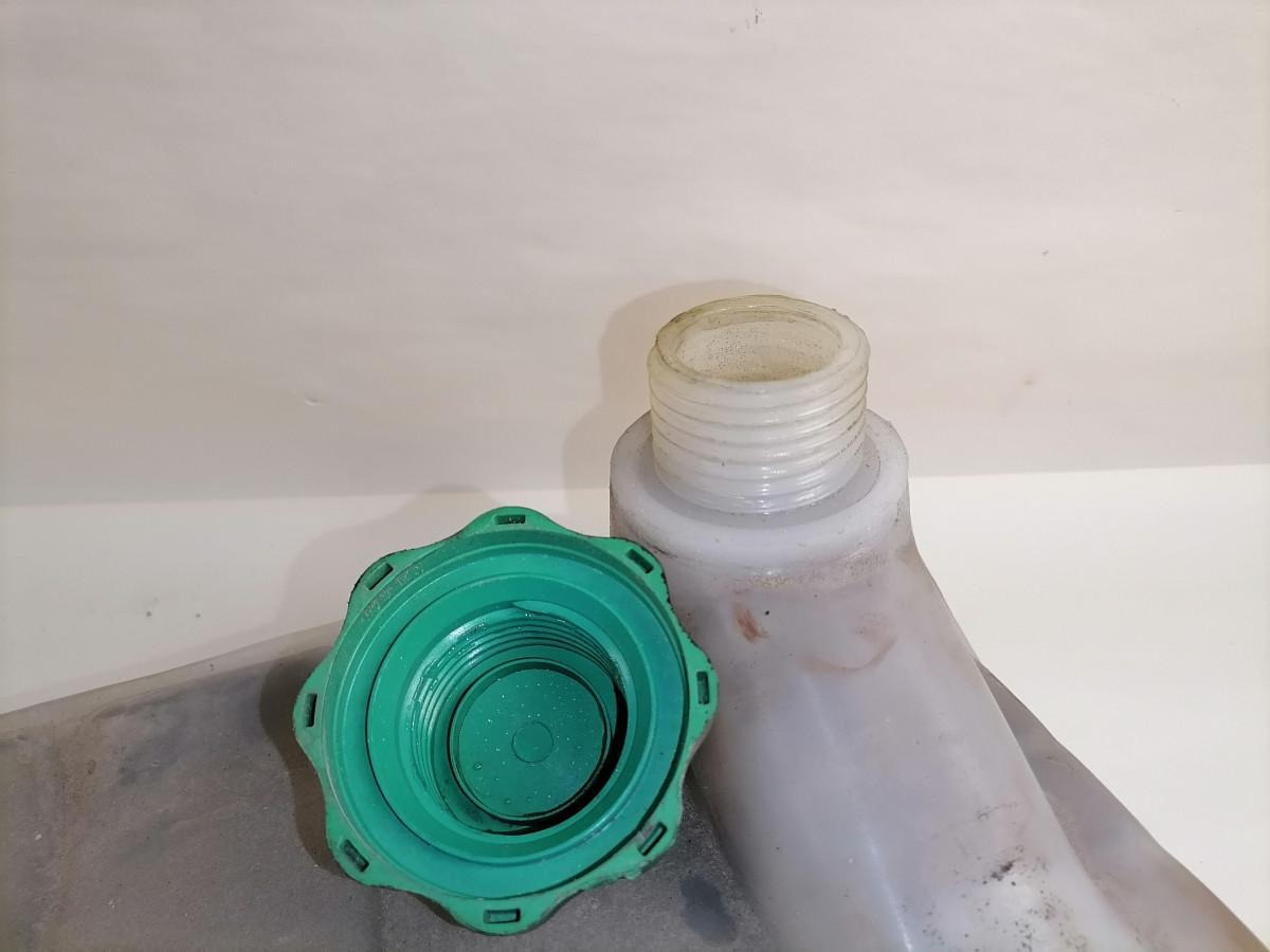 MAN Expansion tank 81061026203 - Universāla rezerves daļa - Kravas automašīna: foto 4 MAN Expansion tank 81061026203 - Universāla rezerves daļa - Kravas automašīna: foto 4