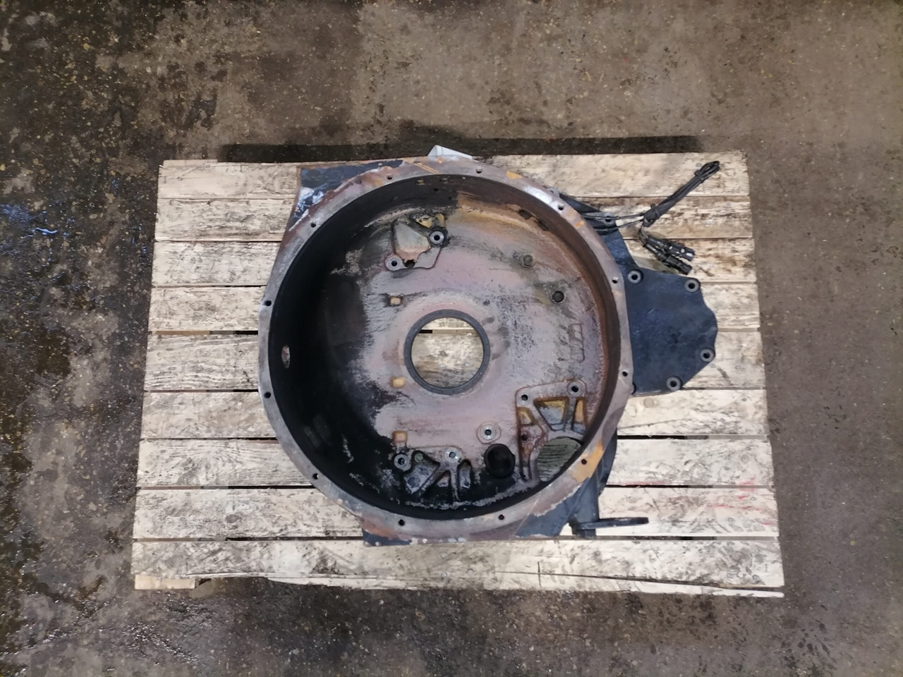 MAN Flywheel housing 51014013232 - Spararats - Kravas automašīna: foto 1 MAN Flywheel housing 51014013232 - Spararats - Kravas automašīna: foto 1