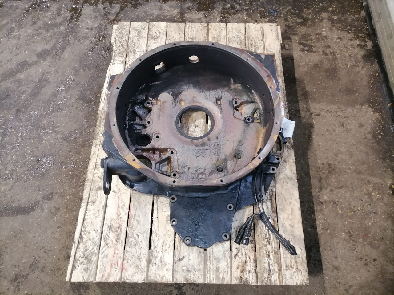 MAN Flywheel housing 51014013232 - Spararats - Kravas automašīna: foto 2 MAN Flywheel housing 51014013232 - Spararats - Kravas automašīna: foto 2