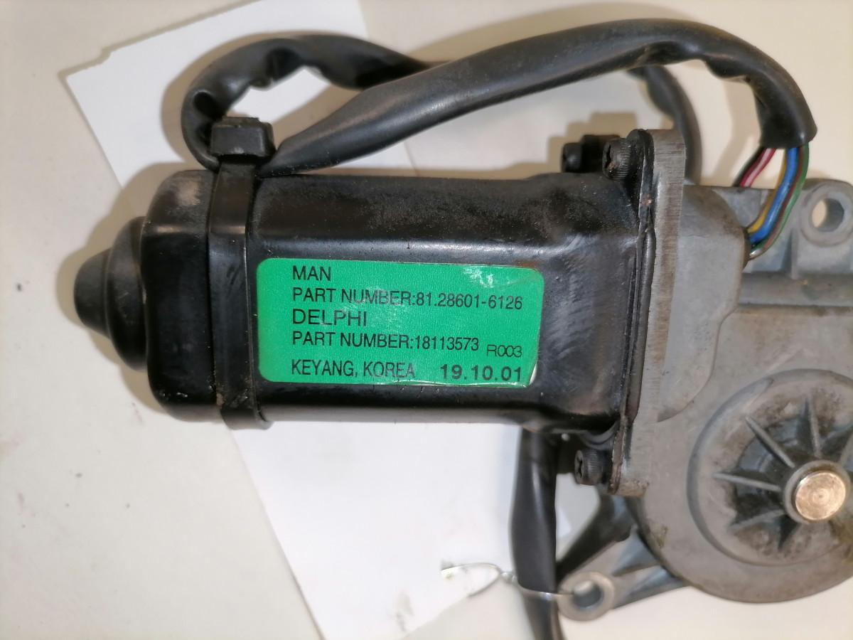 MAN Glass lift 81286016126 - Logs un rezerves daļas - Kravas automašīna: foto 4 MAN Glass lift 81286016126 - Logs un rezerves daļas - Kravas automašīna: foto 4