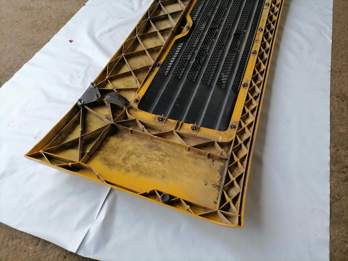 MAN Grille panel 81611100042 - Radiatora reste - Kravas automašīna: foto 3 MAN Grille panel 81611100042 - Radiatora reste - Kravas automašīna: foto 3