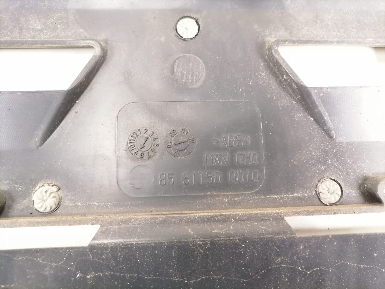 MAN Grille panel 85611500010 - Radiatora reste - Kravas automašīna: foto 3 MAN Grille panel 85611500010 - Radiatora reste - Kravas automašīna: foto 3