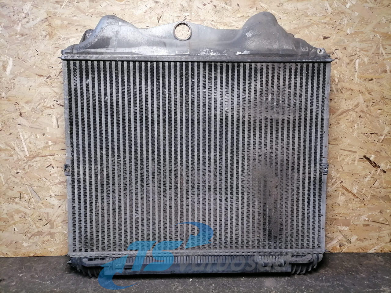 MAN Intercooler radiator 81061300205 - Interkūlers - Kravas automašīna: foto 2 MAN Intercooler radiator 81061300205 - Interkūlers - Kravas automašīna: foto 2