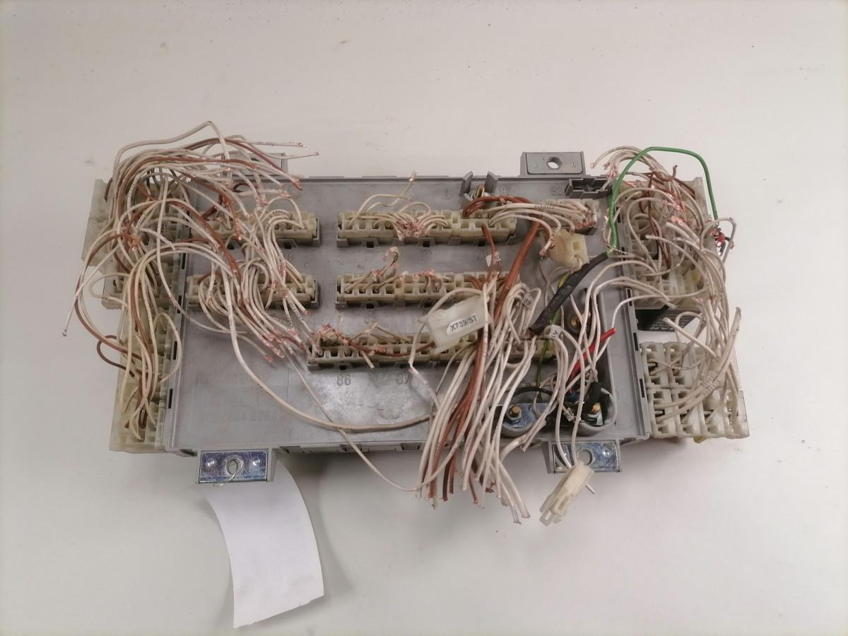 MAN Kaitsmepaneel 81254446060 - Drošinātājs - Kravas automašīna: foto 4 MAN Kaitsmepaneel 81254446060 - Drošinātājs - Kravas automašīna: foto 4