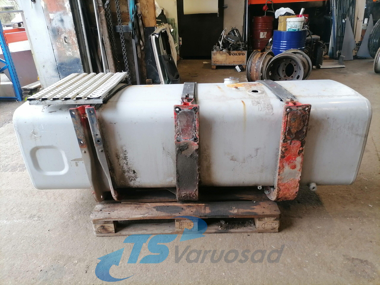 MAN Kütusepaak 780L 81122015608 - Degvielas tvertne - Kravas automašīna: foto 4 MAN Kütusepaak 780L 81122015608 - Degvielas tvertne - Kravas automašīna: foto 4