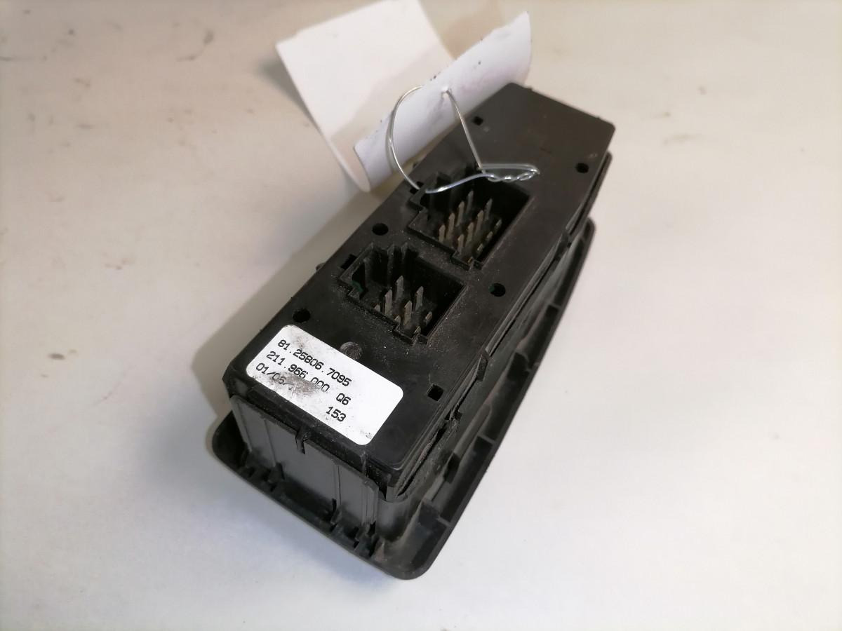 MAN Lüliti, klaasitõstuk 81258067095 - Kabīne - Kravas automašīna: foto 4 MAN Lüliti, klaasitõstuk 81258067095 - Kabīne - Kravas automašīna: foto 4