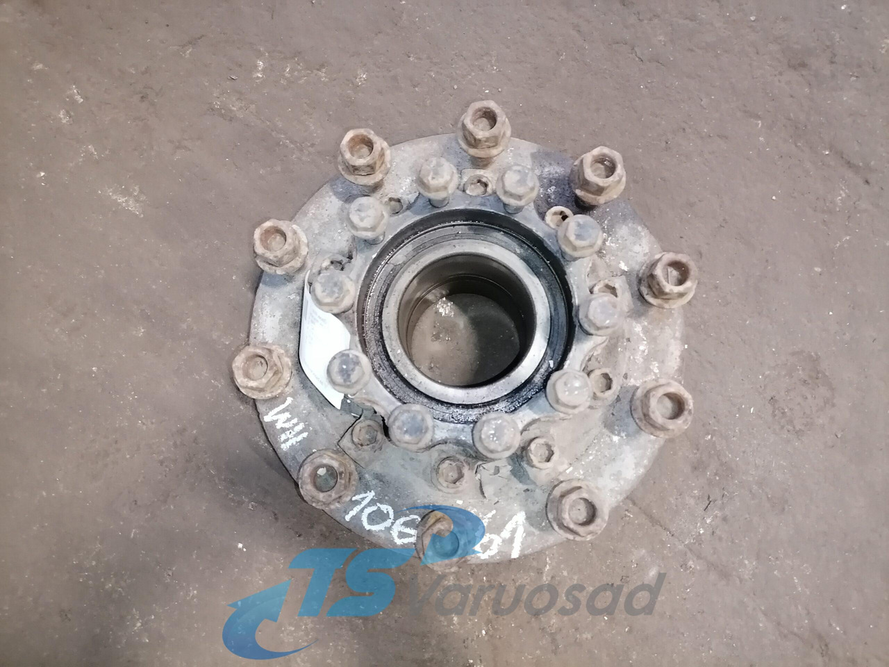 MAN Rear axel hub 81357010155 - Rumba - Kravas automašīna: foto 3 MAN Rear axel hub 81357010155 - Rumba - Kravas automašīna: foto 3