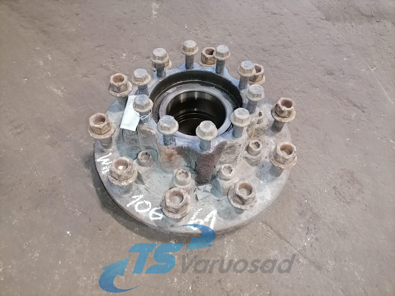MAN Rear axel hub 81357010155 - Rumba - Kravas automašīna: foto 1 MAN Rear axel hub 81357010155 - Rumba - Kravas automašīna: foto 1