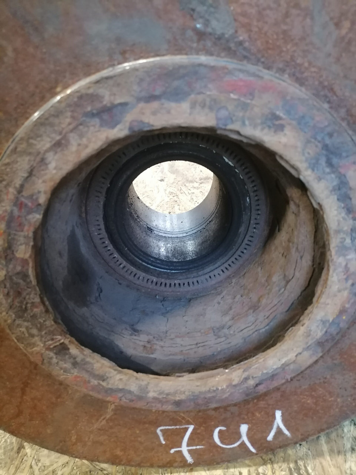 MAN Rear axel hub 81357013155 - Rumba - Kravas automašīna: foto 2 MAN Rear axel hub 81357013155 - Rumba - Kravas automašīna: foto 2