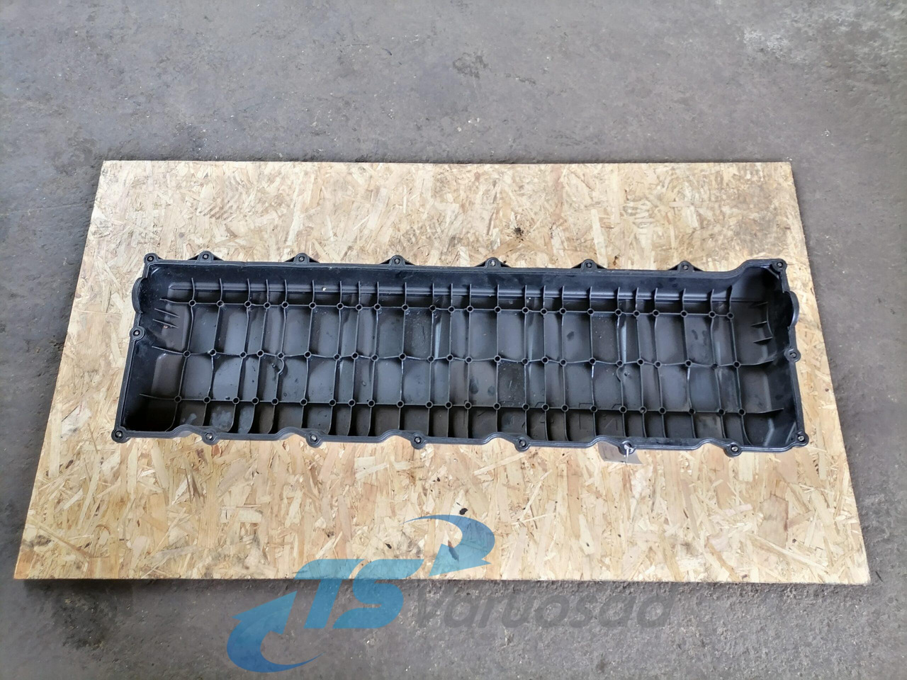 MAN Valve cover 51034016014 - Motora galva - Kravas automašīna: foto 2 MAN Valve cover 51034016014 - Motora galva - Kravas automašīna: foto 2