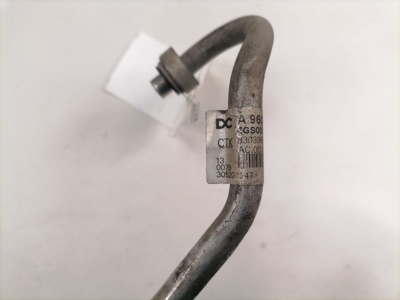 Mercedes-Benz A/C pipe A9608308817 - Apsilde/ Ventilācija - Kravas automašīna: foto 4 Mercedes-Benz A/C pipe A9608308817 - Apsilde/ Ventilācija - Kravas automašīna: foto 4