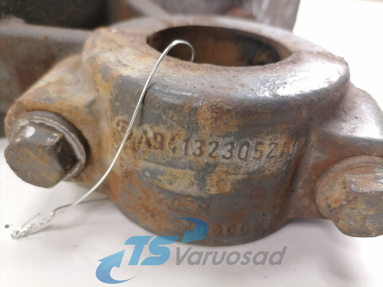 Mercedes-Benz Anti-roll bar bracket A9433232884 - Stabilizators - Kravas automašīna: foto 3 Mercedes-Benz Anti-roll bar bracket A9433232884 - Stabilizators - Kravas automašīna: foto 3