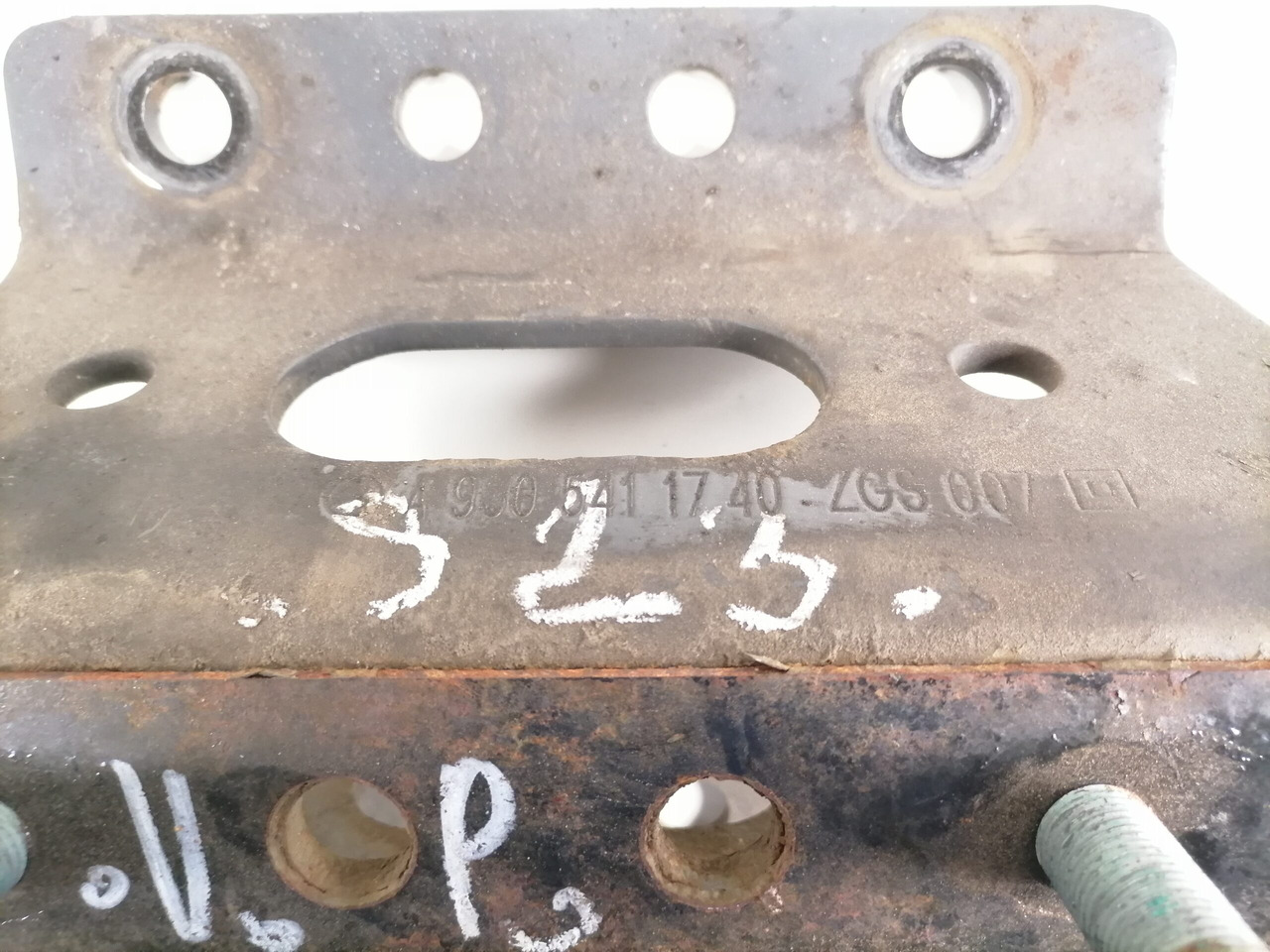 Mercedes-Benz Bracket A9605411740 - Rāmis/ Šasija - Kravas automašīna: foto 3 Mercedes-Benz Bracket A9605411740 - Rāmis/ Šasija - Kravas automašīna: foto 3