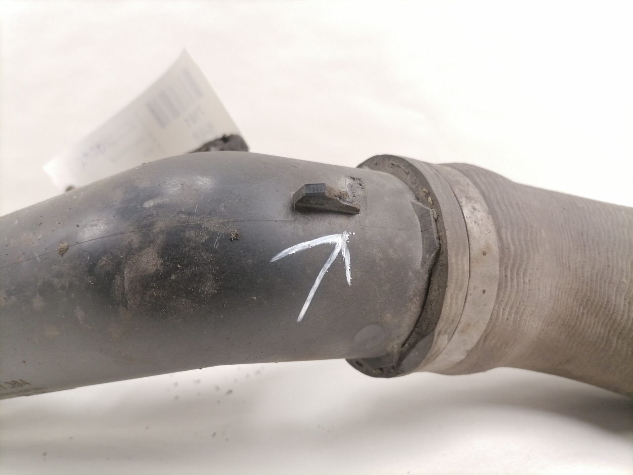 Mercedes-Benz Coolant pipe A9605000889 - Dzesēšanas sistēma - Kravas automašīna: foto 4 Mercedes-Benz Coolant pipe A9605000889 - Dzesēšanas sistēma - Kravas automašīna: foto 4