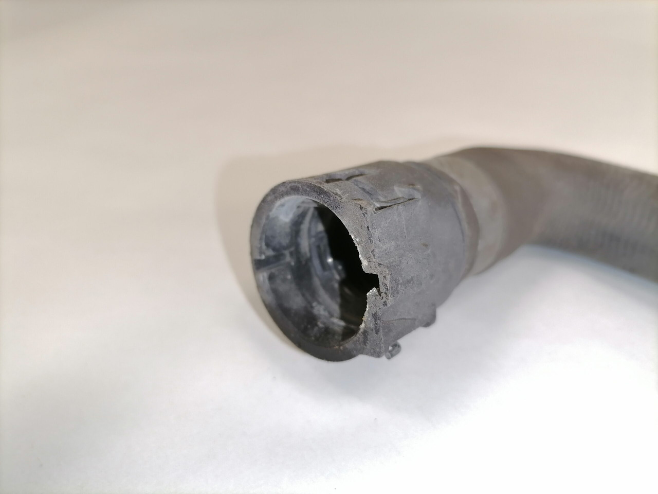 Mercedes-Benz Coolant pipe A9615002772 - Dzesēšanas sistēma - Kravas automašīna: foto 3 Mercedes-Benz Coolant pipe A9615002772 - Dzesēšanas sistēma - Kravas automašīna: foto 3