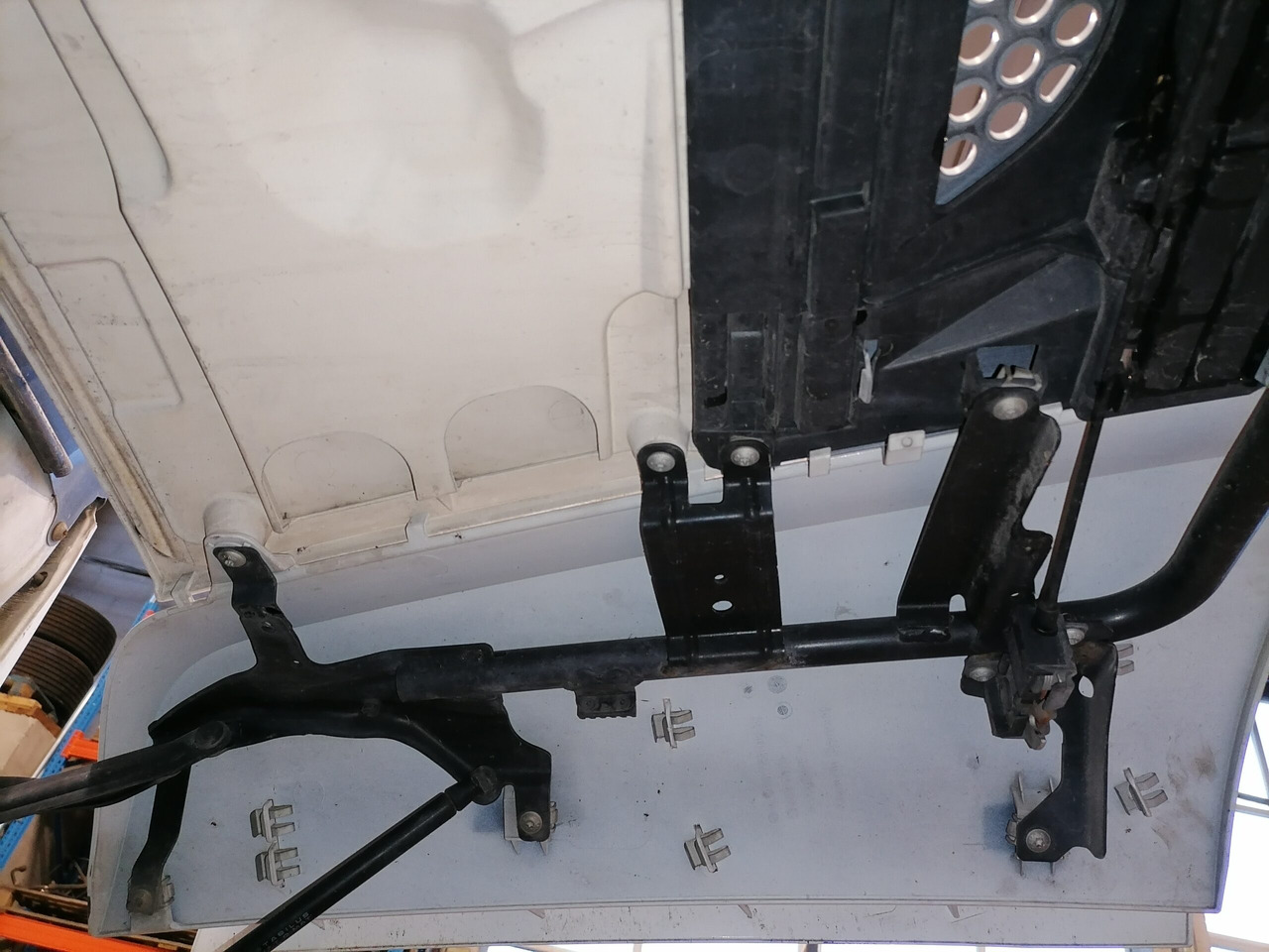 Mercedes-Benz Iluvõre A9607500409 - Radiatora reste - Kravas automašīna: foto 4 Mercedes-Benz Iluvõre A9607500409 - Radiatora reste - Kravas automašīna: foto 4