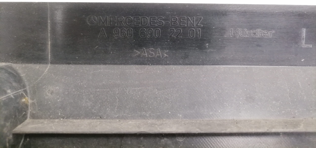 Mercedes-Benz Kabiini plastik A9606902201 - Universāla rezerves daļa - Kravas automašīna: foto 4 Mercedes-Benz Kabiini plastik A9606902201 - Universāla rezerves daļa - Kravas automašīna: foto 4