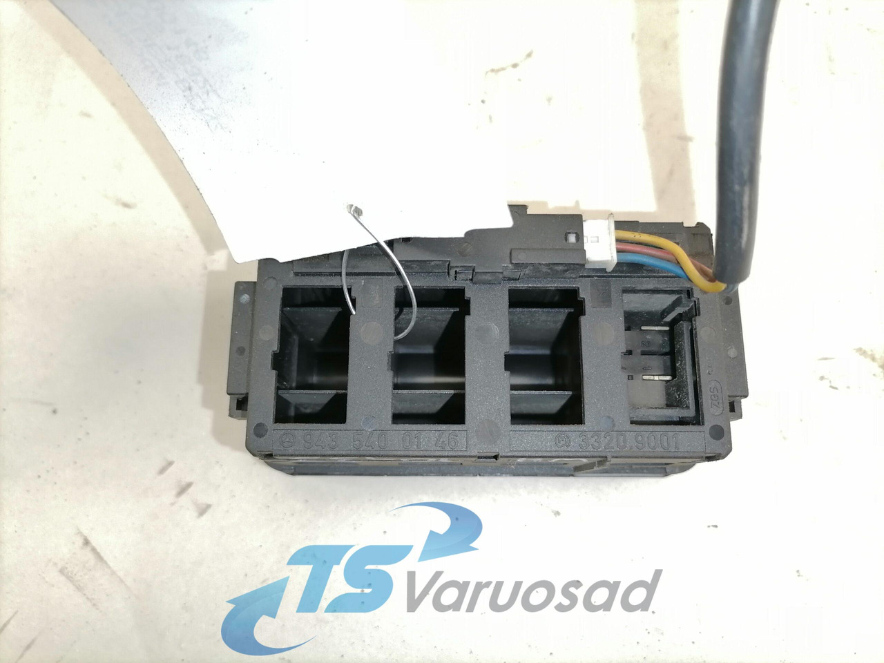 Mercedes-Benz Lülitite moodul 9435400146 - Kabīne - Kravas automašīna: foto 3 Mercedes-Benz Lülitite moodul 9435400146 - Kabīne - Kravas automašīna: foto 3