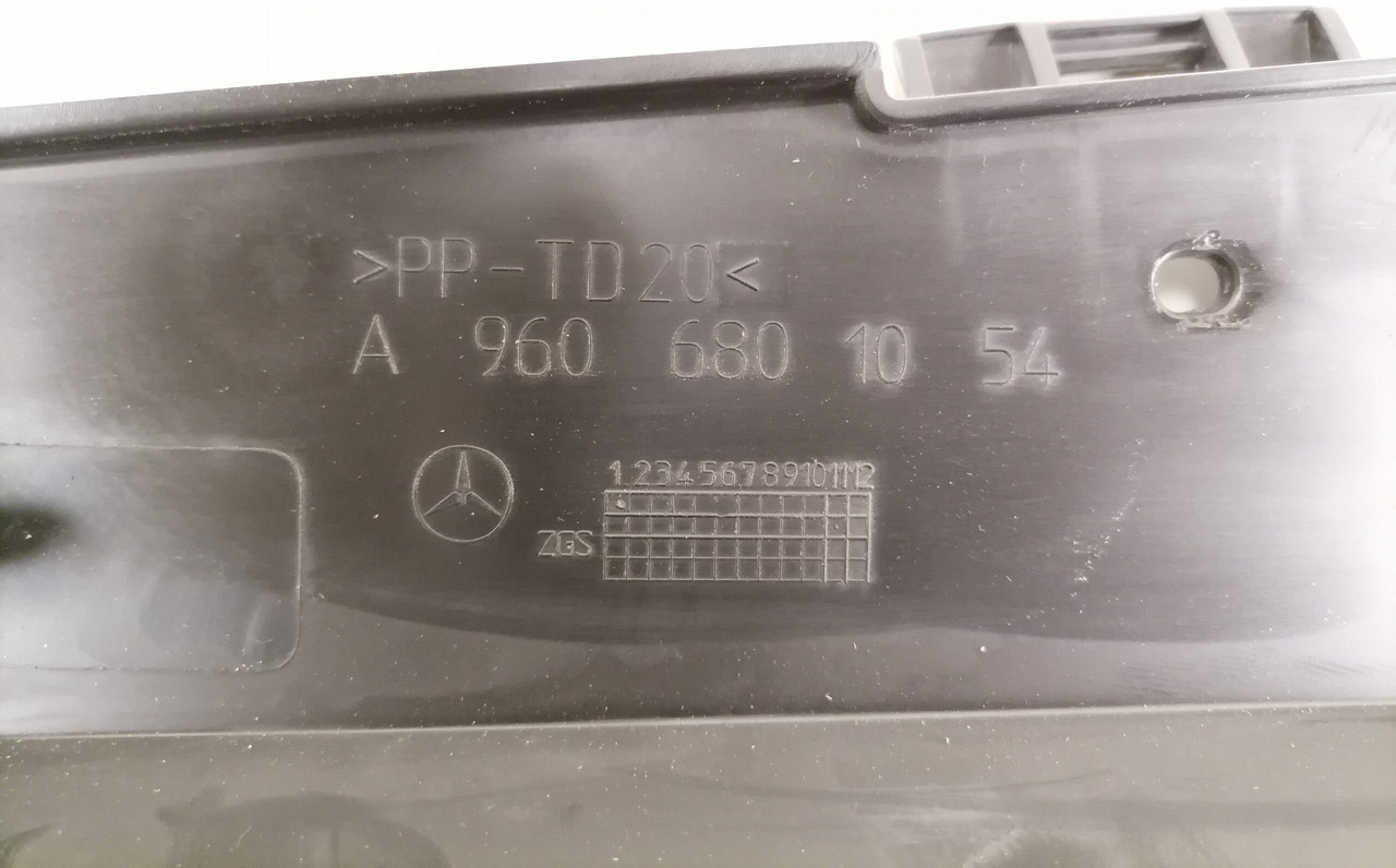 Mercedes-Benz Salongi plastik A9606801054 - Universāla rezerves daļa - Kravas automašīna: foto 3 Mercedes-Benz Salongi plastik A9606801054 - Universāla rezerves daļa - Kravas automašīna: foto 3