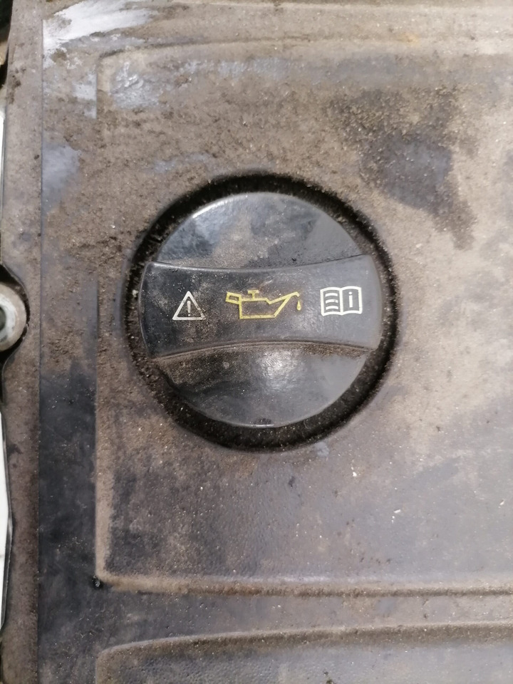Mercedes-Benz Valve cover A4710101730 - Motora galva - Kravas automašīna: foto 5 Mercedes-Benz Valve cover A4710101730 - Motora galva - Kravas automašīna: foto 5