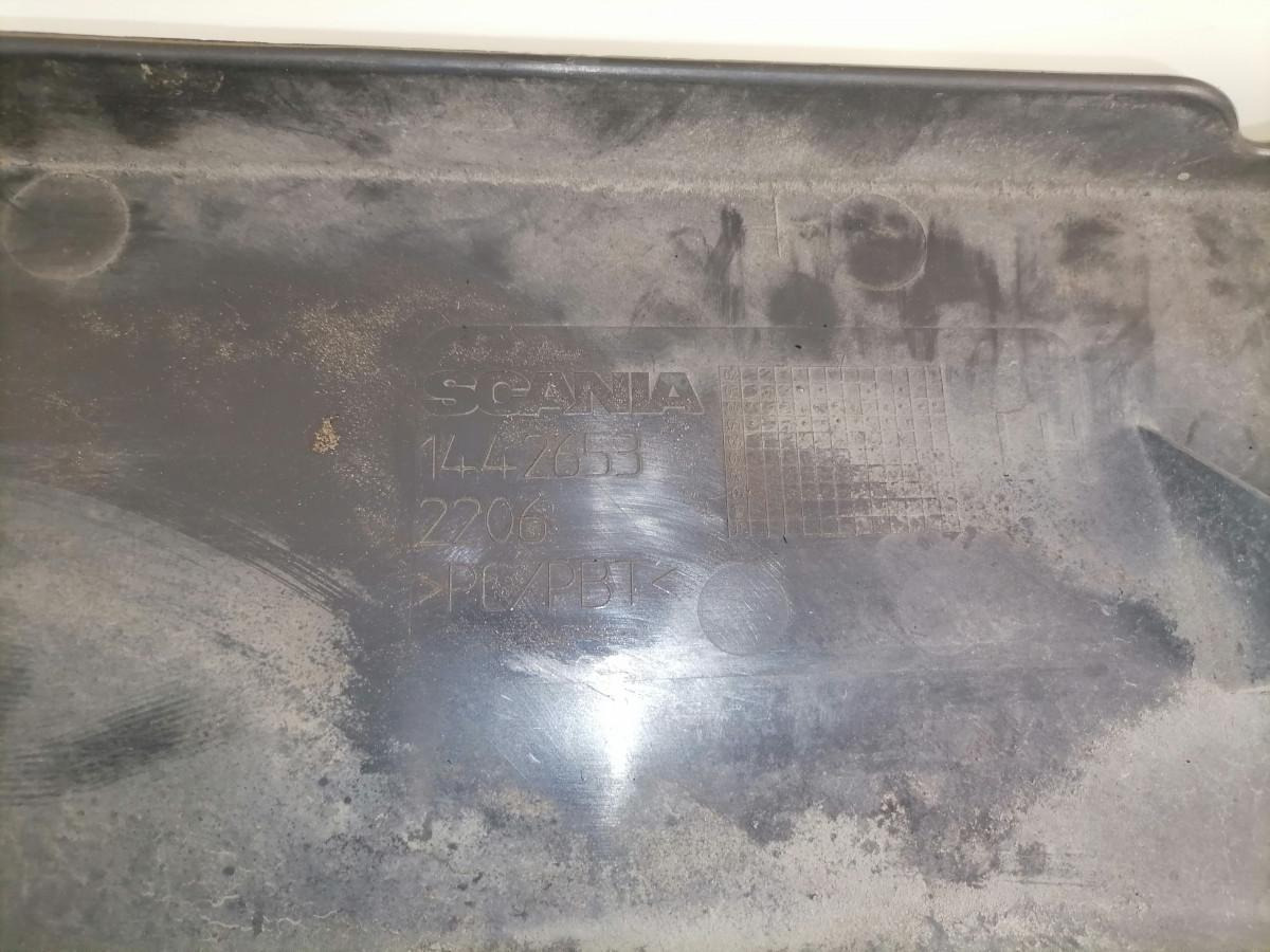 Scania Astmelaua plastik kate, ülemine vasak 1442653 - Pakāpiens - Kravas automašīna: foto 4 Scania Astmelaua plastik kate, ülemine vasak 1442653 - Pakāpiens - Kravas automašīna: foto 4