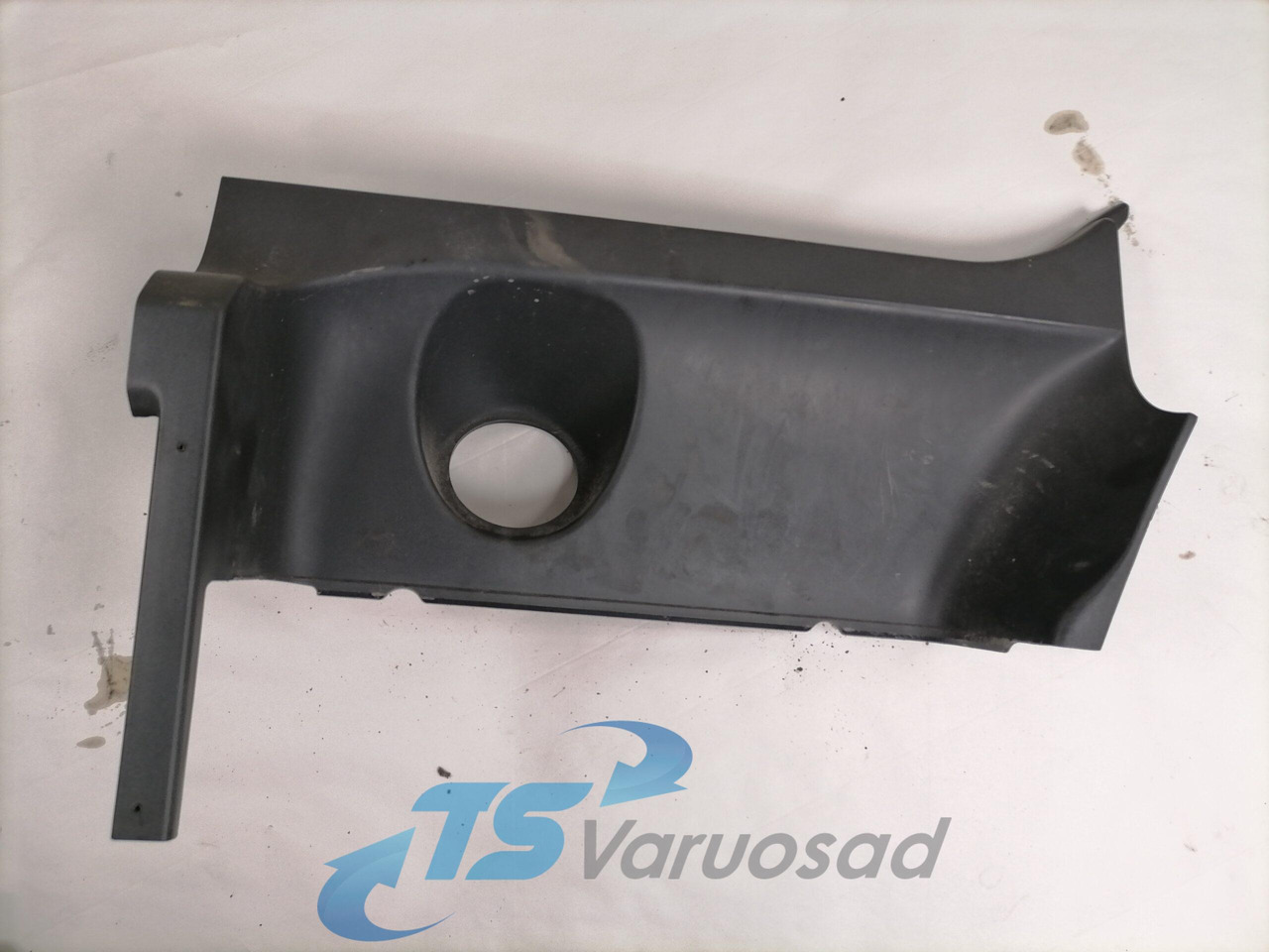 Scania Astmelaua plastik kate, ülemine vasak 1442655 - Pakāpiens - Kravas automašīna: foto 1 Scania Astmelaua plastik kate, ülemine vasak 1442655 - Pakāpiens - Kravas automašīna: foto 1