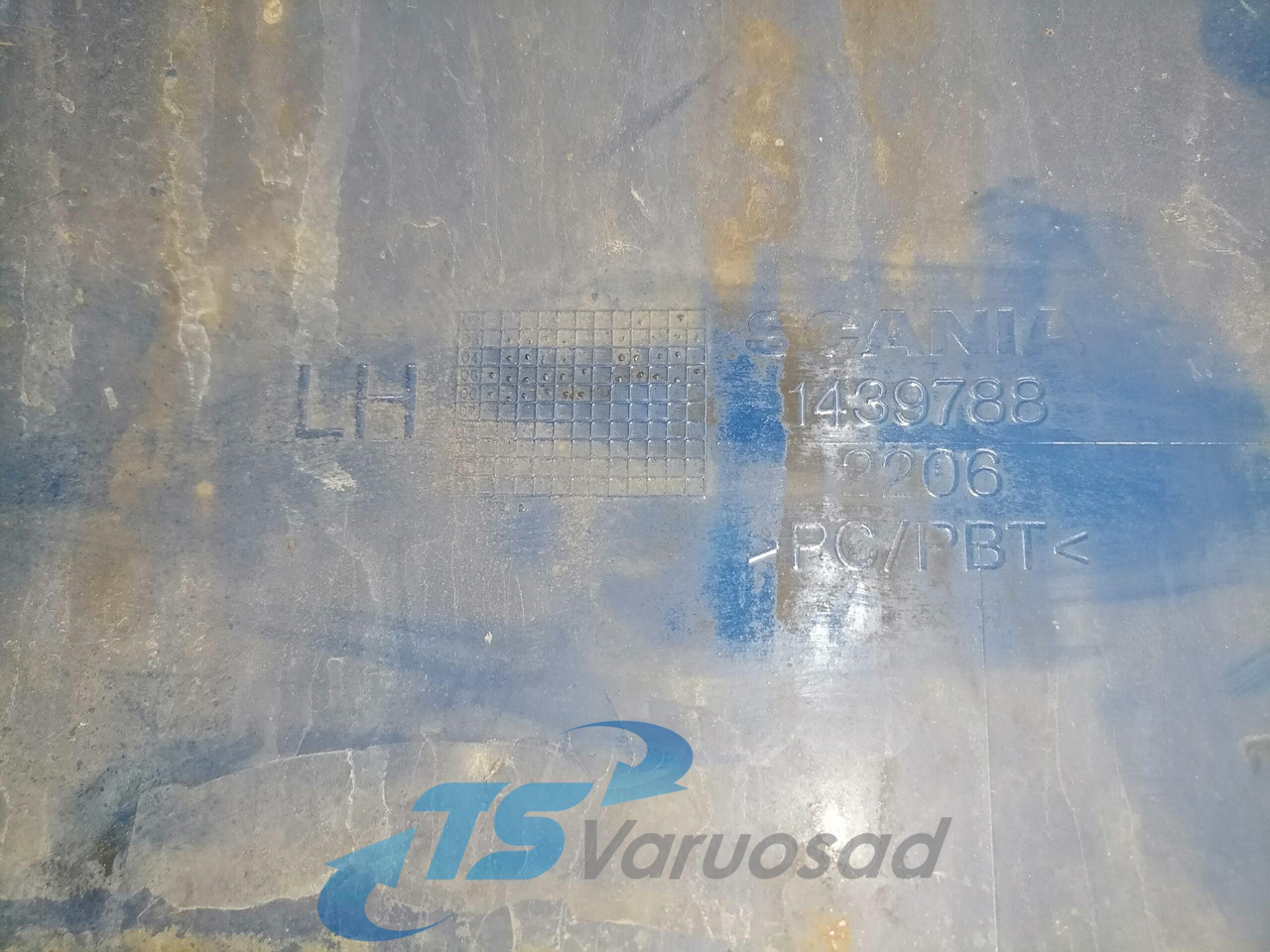 Scania Bumper cover 1439788 - Bufera stūris - Kravas automašīna: foto 2 Scania Bumper cover 1439788 - Bufera stūris - Kravas automašīna: foto 2