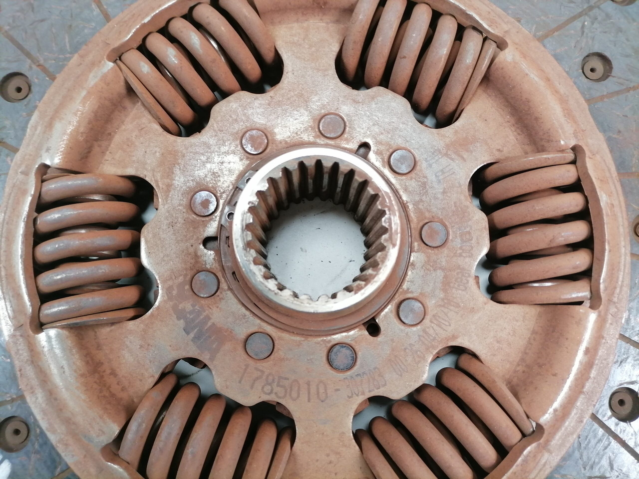 Scania Clutch disc 1785010 - Sajūga disks - Kravas automašīna: foto 3 Scania Clutch disc 1785010 - Sajūga disks - Kravas automašīna: foto 3