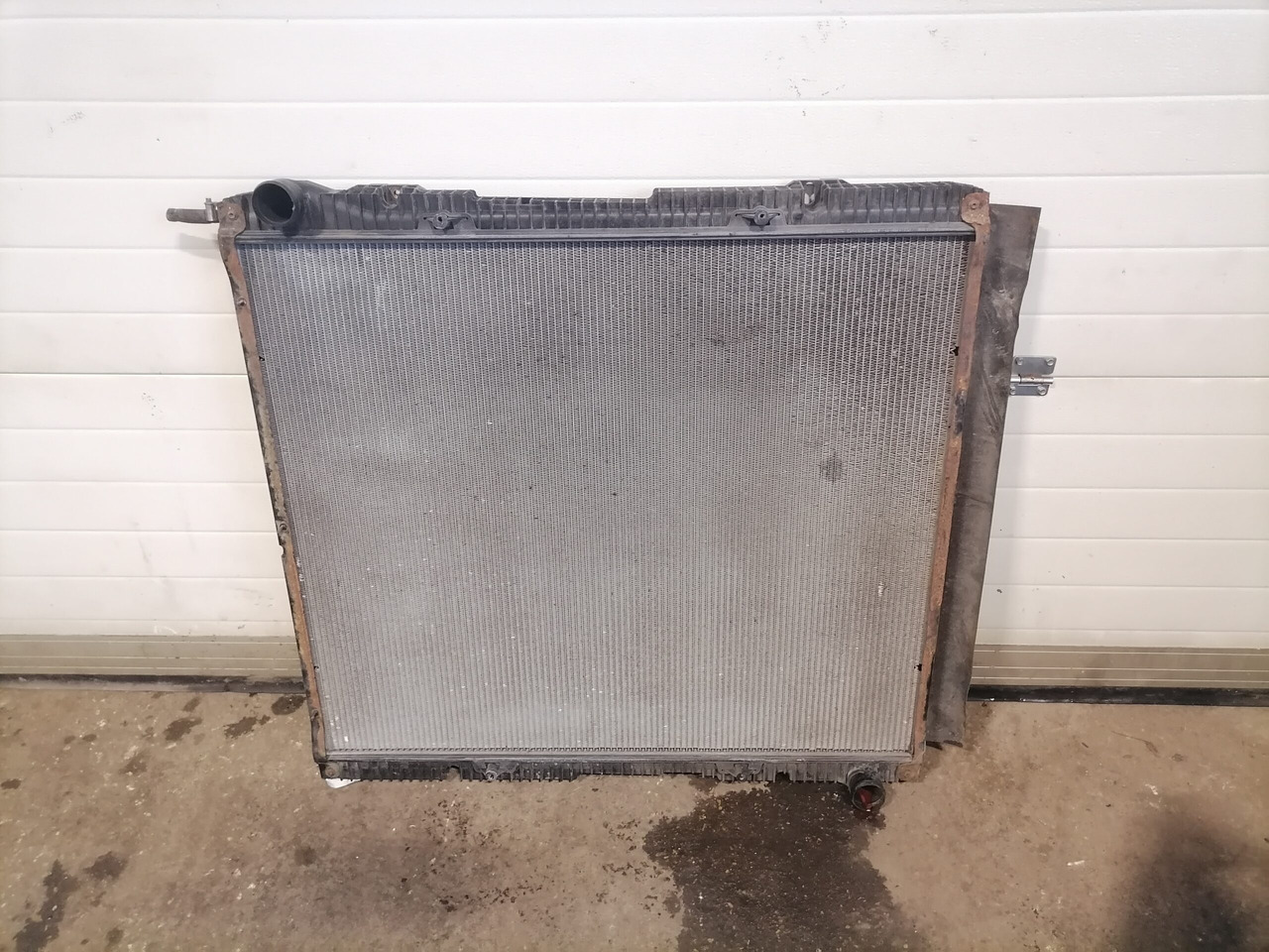 Scania Cooling radiator 1769997 - Radiators - Kravas automašīna: foto 1 Scania Cooling radiator 1769997 - Radiators - Kravas automašīna: foto 1