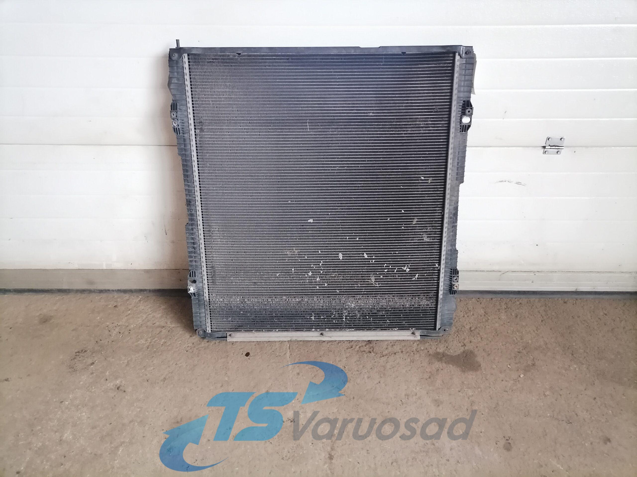 Scania Cooling radiator 1769997 - Radiators - Kravas automašīna: foto 2 Scania Cooling radiator 1769997 - Radiators - Kravas automašīna: foto 2