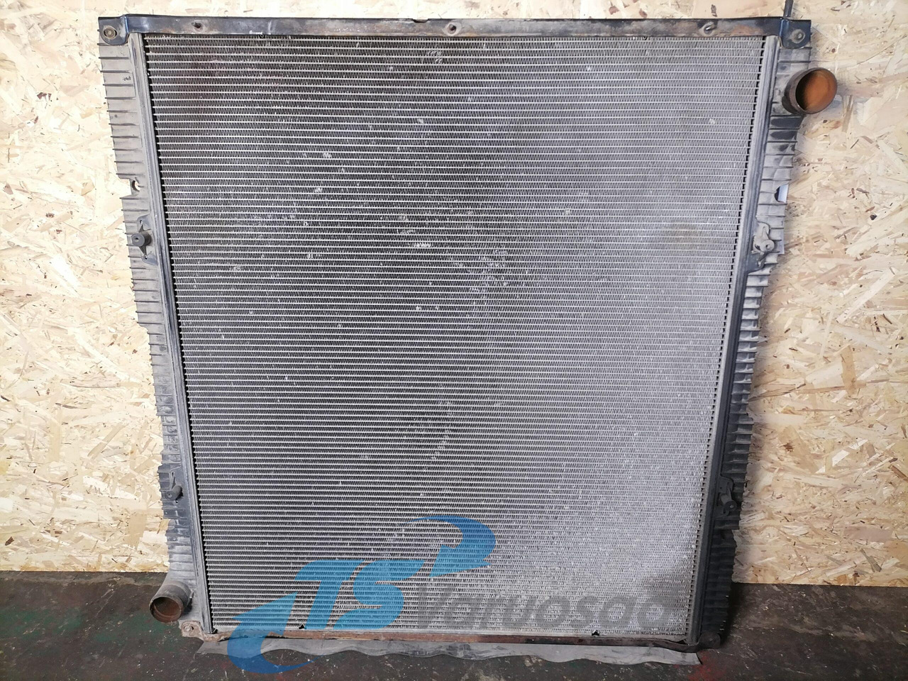 Scania Cooling radiator 1769997 - Radiators - Kravas automašīna: foto 1 Scania Cooling radiator 1769997 - Radiators - Kravas automašīna: foto 1