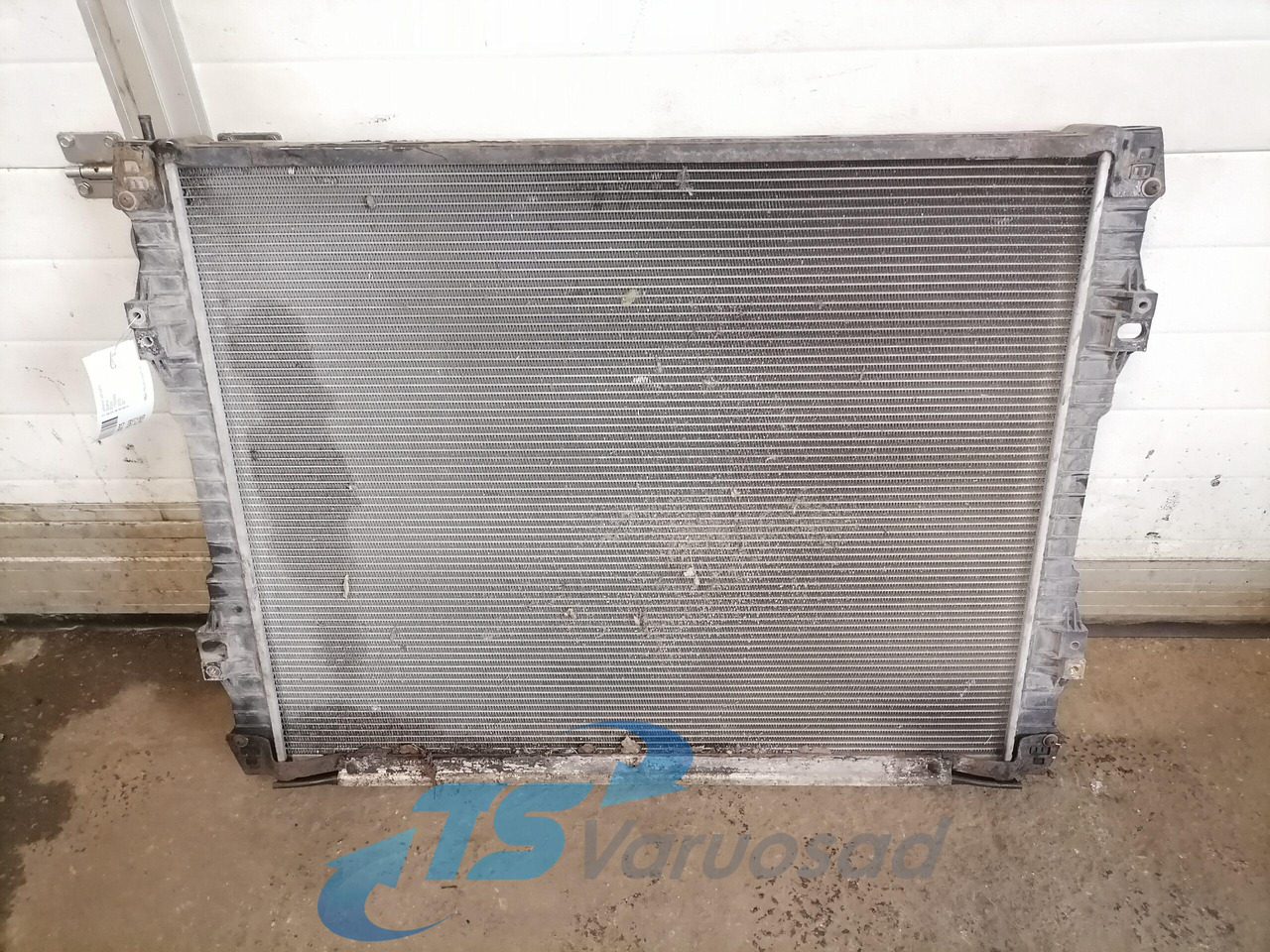 Scania Cooling radiator 1769999 - Radiators - Kravas automašīna: foto 2 Scania Cooling radiator 1769999 - Radiators - Kravas automašīna: foto 2