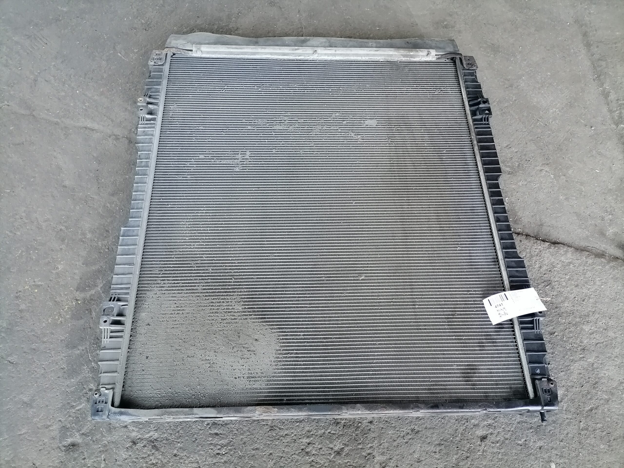 Scania Cooling radiator 1784616 - Radiators - Kravas automašīna: foto 4 Scania Cooling radiator 1784616 - Radiators - Kravas automašīna: foto 4