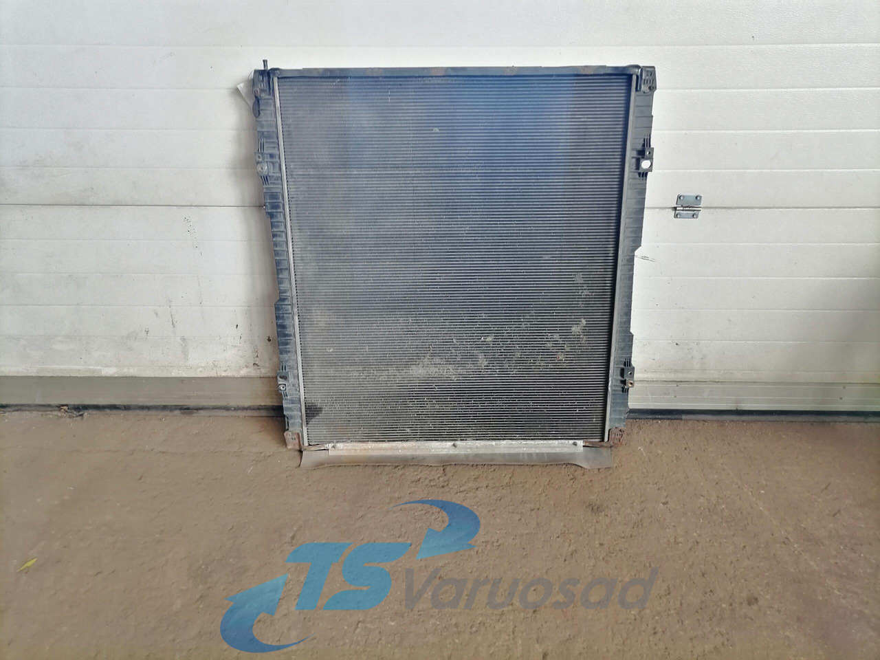 Scania Cooling radiator 1784616 - Radiators - Kravas automašīna: foto 2 Scania Cooling radiator 1784616 - Radiators - Kravas automašīna: foto 2
