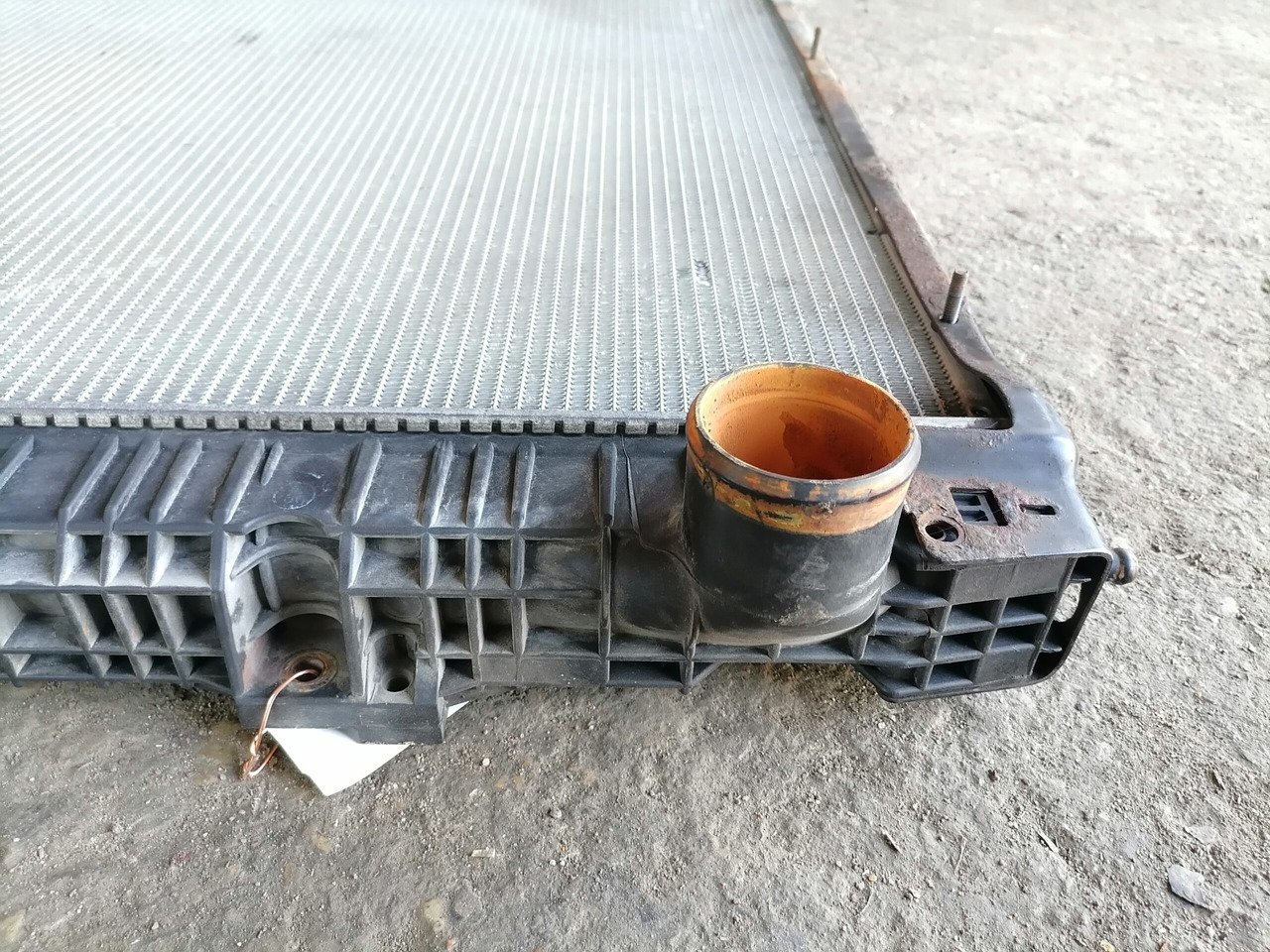 Scania Cooling radiator 1784616 - Radiators - Kravas automašīna: foto 5 Scania Cooling radiator 1784616 - Radiators - Kravas automašīna: foto 5