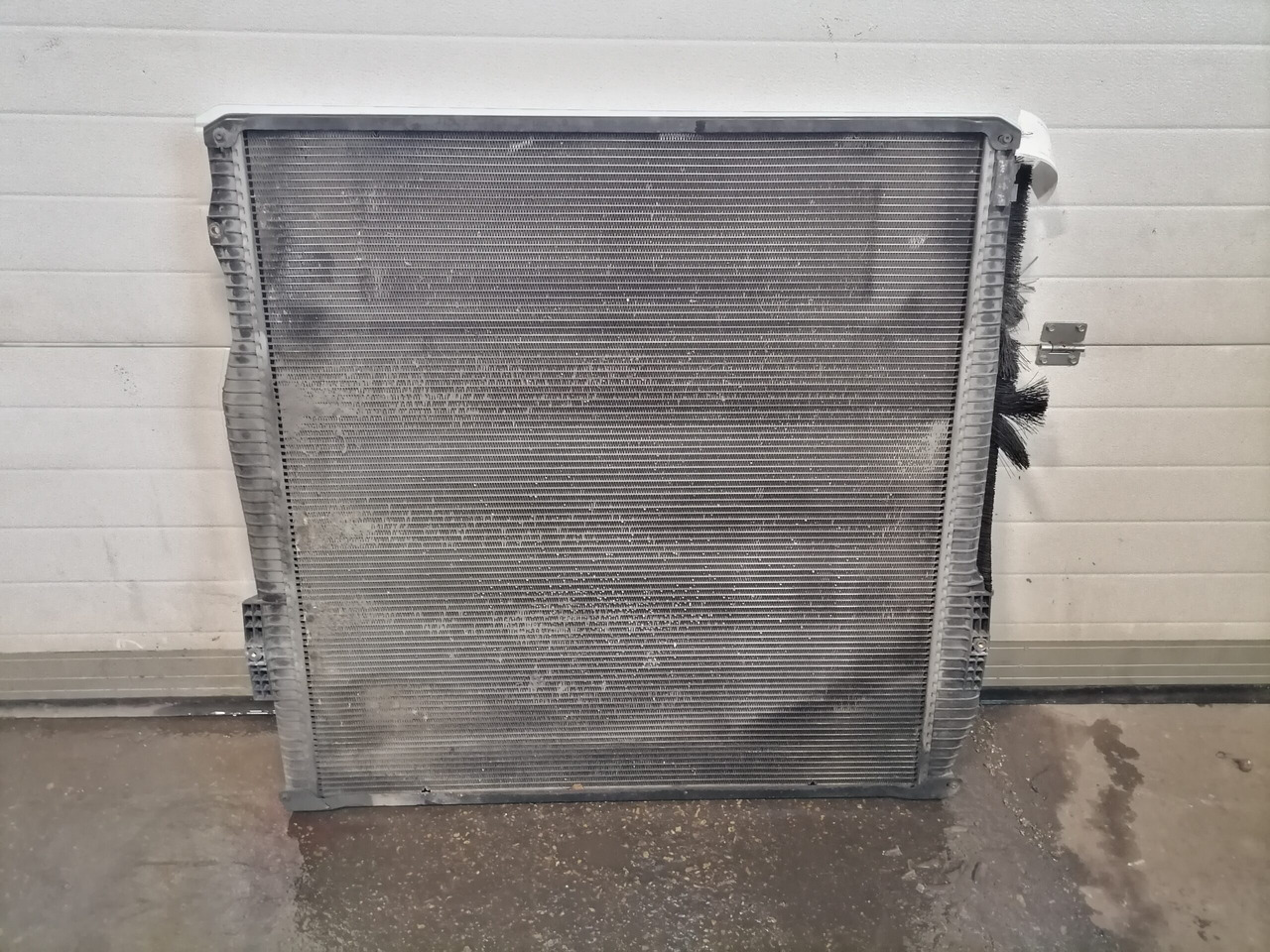 Scania Cooling radiator 1851542 - Radiators - Kravas automašīna: foto 3 Scania Cooling radiator 1851542 - Radiators - Kravas automašīna: foto 3