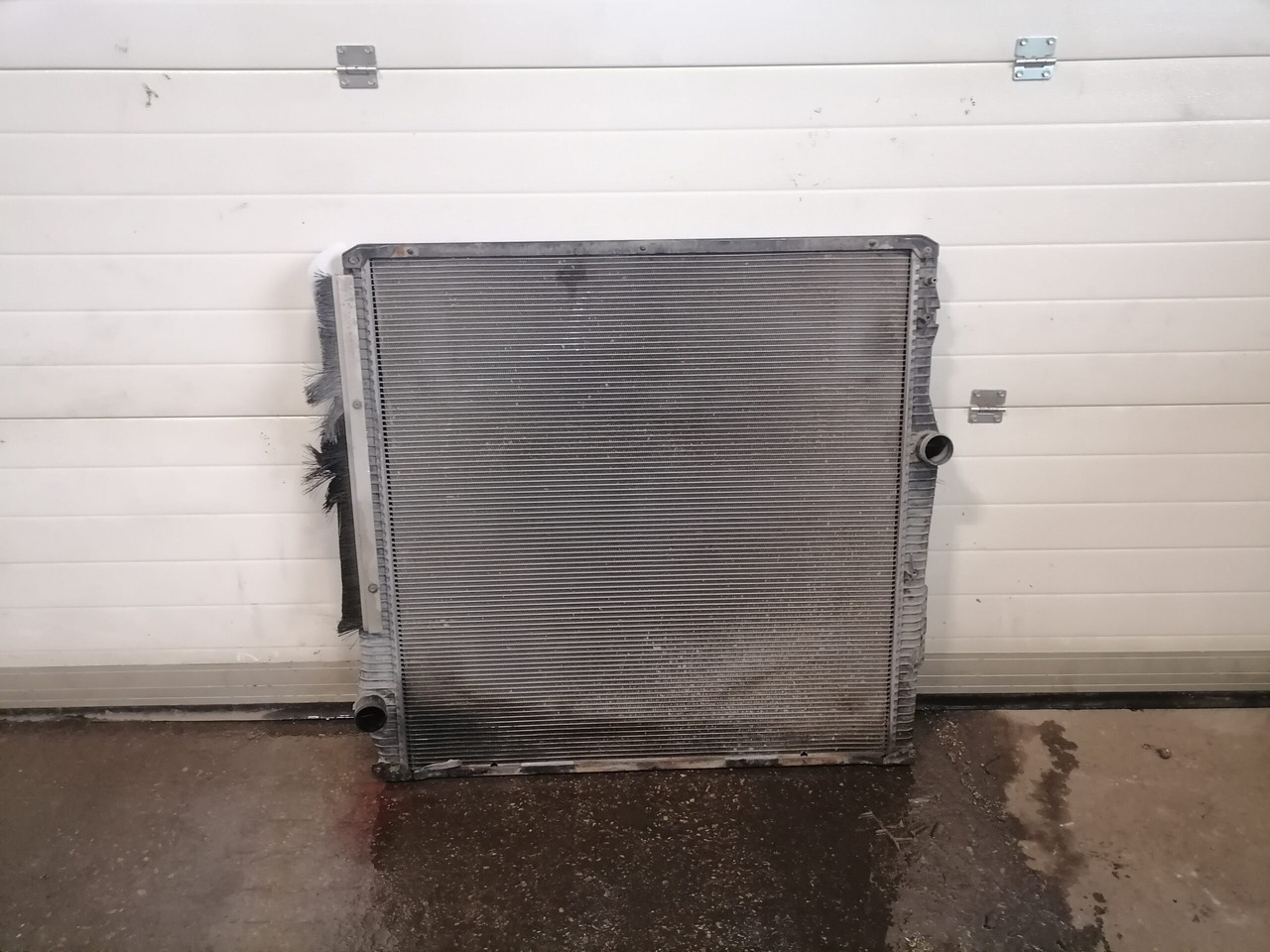 Scania Cooling radiator 1851542 - Radiators - Kravas automašīna: foto 1 Scania Cooling radiator 1851542 - Radiators - Kravas automašīna: foto 1