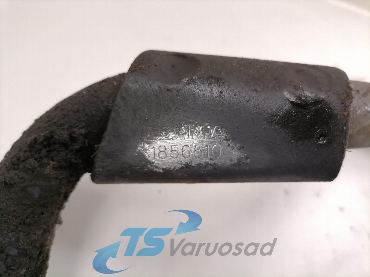 Scania Crankcase Ventilation Pipe 1856510 - Karteris - Kravas automašīna: foto 2 Scania Crankcase Ventilation Pipe 1856510 - Karteris - Kravas automašīna: foto 2