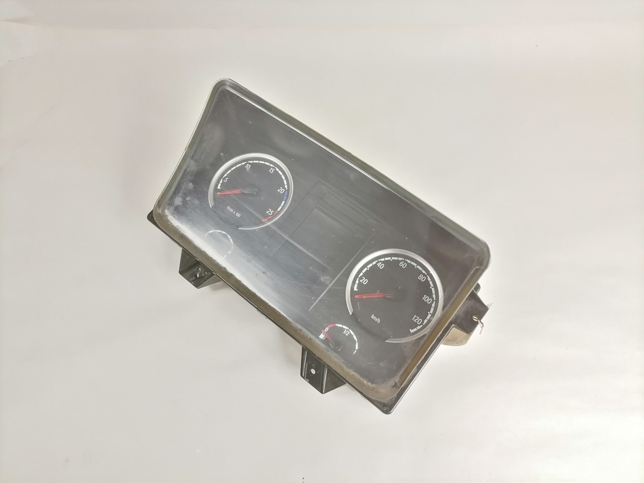 Scania Dashboard 2020196 - Mērinstrumentu panelis - Kravas automašīna: foto 1 Scania Dashboard 2020196 - Mērinstrumentu panelis - Kravas automašīna: foto 1