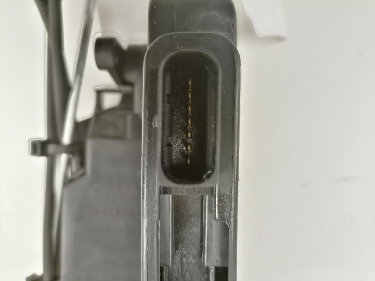 Scania Door lock 2640858 - Durvis un rezerves daļas - Kravas automašīna: foto 4 Scania Door lock 2640858 - Durvis un rezerves daļas - Kravas automašīna: foto 4