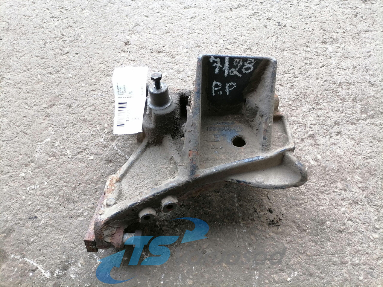 Scania Front bumper carrier 1525695 - Buferis - Kravas automašīna: foto 1 Scania Front bumper carrier 1525695 - Buferis - Kravas automašīna: foto 1